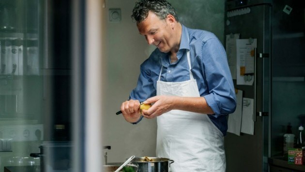 Wolfgang Mätzler setzt mit „fairkocht“ auf die traditionelle Technik des Einweckens gepaart mit einer nachhaltigen und wertschätzenden Einstellung zu Lebensmitteln. (Bild: zvg/fairkocht)