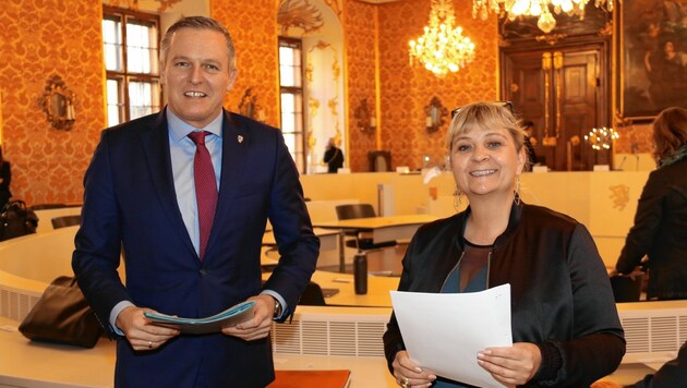 Eine ungewöhnliche Oppositions-Allianz: FPÖ-Klubchef Mario Kunasek und Claudia Klimt-Weithaler (KPÖ) beriefen den Sonderlandtag ein. (Bild: Christian Jauschowetz)