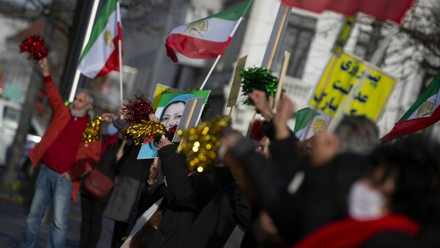 Freude unter Iranern in Antwerpen über das Urteil gegen den Diplomaten. (Bild: The Associated Press)