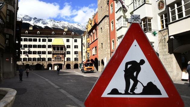 Die Baustelle in der Innsbrucker Altstadt soll bis zum Sommer beendet sein. (Bild: Andreas Fischer)