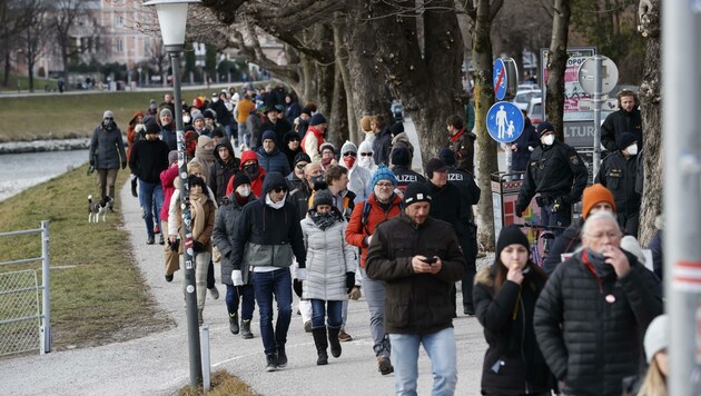 Zuletzt kam es in der Stadt Salzburg zu Protest-Spaziergängen (Bild: Tschepp Markus)