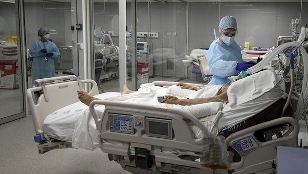 In Spanien sind schon fast 60.000 Menschen an oder mit dem Coronavirus gestorben. (Bild: AFP)