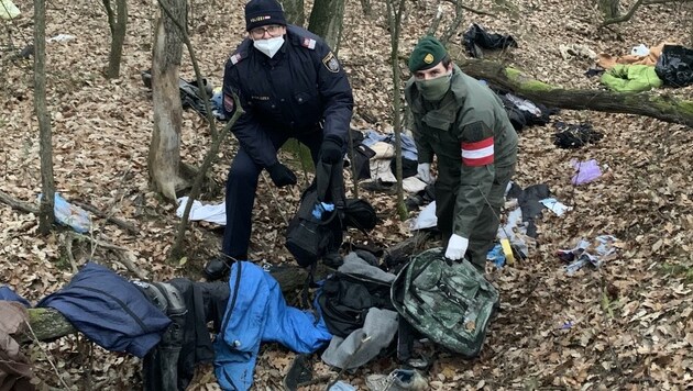 So sah das Flüchtlingscamp nahe Lutzmannsburg vergangenen Herbst aus. Polizei und Heer räumten das illegale Lager. Eine Serie von Schlepperfestnahmen folgte. (Bild: Schulter Christian)