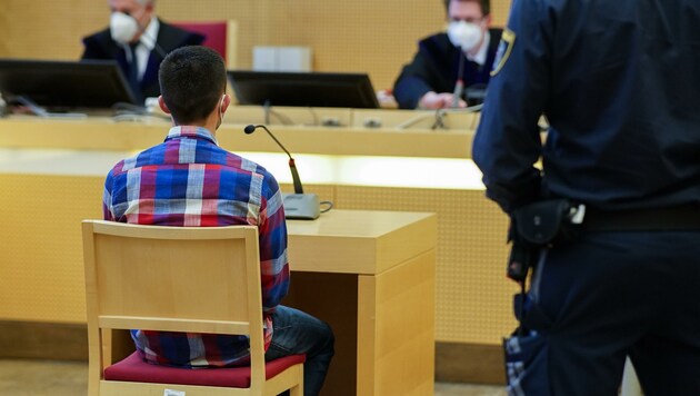 Der Angeklagte durfte nach dem Freispruch heim (Bild: Wenzel Markus)