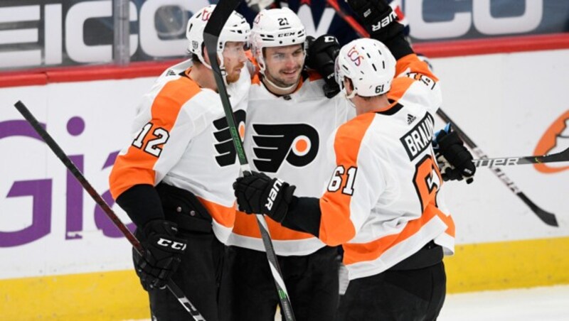 Michael Raffl (ganz links) jubelt mit seinen Teamkollegen (Bild: Associated Press)