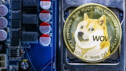 Die Kryptowährung Dogecoin wurde als Spaßprojekt lanciert und fand in Elon Musk einen äußerst populären Unterstützer. (Bild: © epic_images - stock.adobe.com)