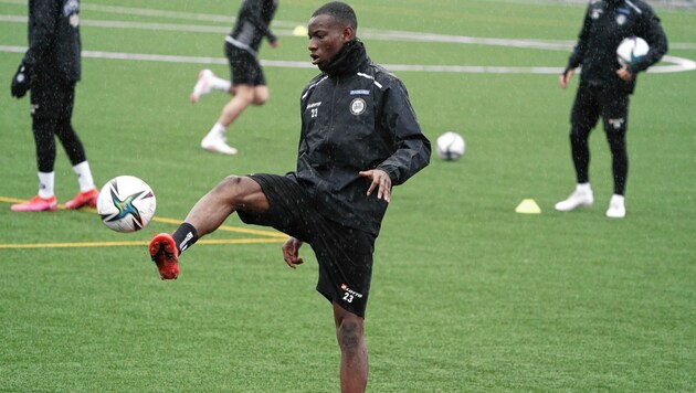 Kelvin Yeboah trainierte gestern erstmals mit Sturm und ist heute bereits im Kader für das Ried-Spiel. (Bild: Sepp Pail)