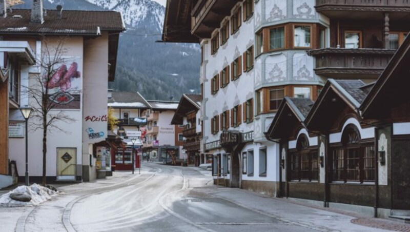 Gewarnt wird laut Kurz und Anschober vor nicht notwendigen Reisen nach Tirol. (Bild: APA/EXPA/JFK)