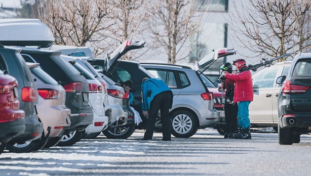 Der illegale Skispaß geht weiter. Erst am Donnerstag will Landesrat Stöckl (ÖVP) weitere Maßnahmen koordinieren. (Bild: EXPA/ Stefanie Oberhauser)