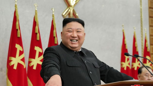 Nordkoreas Machthaber Kim Jong-un drängt auf einen raschen Start eines Militär-Spionage-Satelliten. (Bild: AFP)