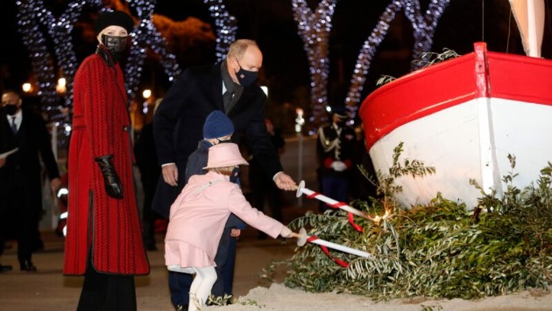 Vorsicht, bloß nicht schmutzig machen, Gabriella! Das Outfit stammt nämlich von Dior! (Bild: AFP)