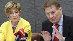 Die Präsidentin des ÖVP-Seniorenbundes, Ingrid Korosec, und Peter Kostelka, Präsident des SPÖ-Pensionistenverbandes. (Bild: APA/HANS KLAUS TECHT)