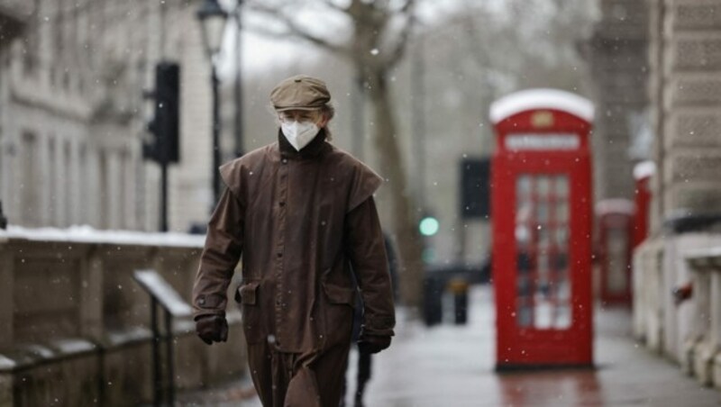 In vielen Regionen Großbritanniens heißt es wieder: Abstand halten! (Bild: AFP/Tolga Akmen)