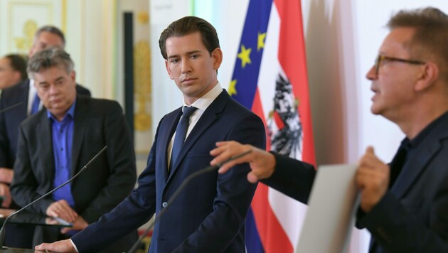 Vizekanzler Werner Kogler (Grüne), Bundeskanzler Sebastian Kurz (ÖVP) und Gesundheitsminister Rudolf Anschober (Grüne) (Bild: APA/ROLAND SCHLAGER)