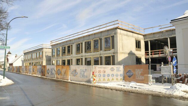 Das neue Schülerwohnheim der Landesberufsschule in Schrems wird 132 Plätze bereitstellen (Bild: René Denk)