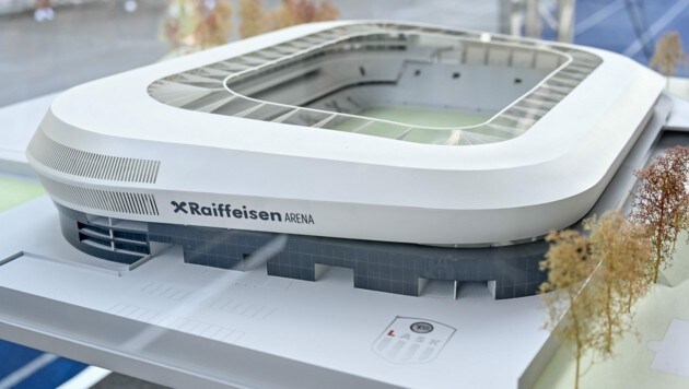 Das Modell der geplanten „Raiffeisen Arena“ auf der Gugl, in der spätestens im Sommer 2022 der Ball rollen soll (Bild: © Harald Dostal / 2020)