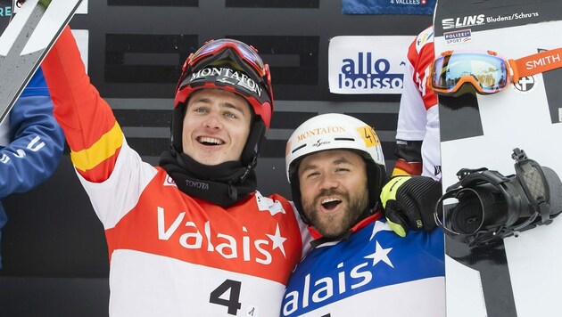 Beim Weltcupfinale im März 2017 gewannen Alessandro Hämmerle (li.) und Markus Schairer den Snowboardcross-Teambewerb. Es ist der bislang erste und einzige für die ÖSV-Herren. (Bild: EPA)