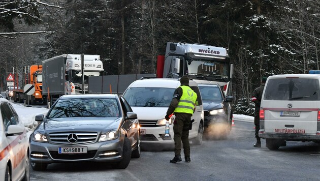 Kontrolle in Waidring (Bild: Kerstin Joensson)