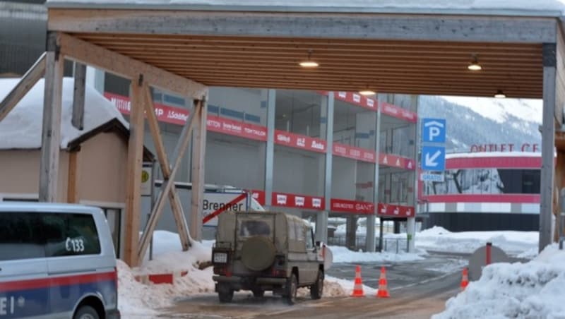 Bundesheer und Polizei an der Brenner-Grenze. (Bild: Amir Beganovic)