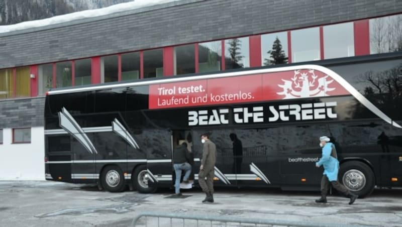 In Pettneu im Tiroler Oberland wurde ein Testbus bereitgestellt. (Bild: Daum Hubert)