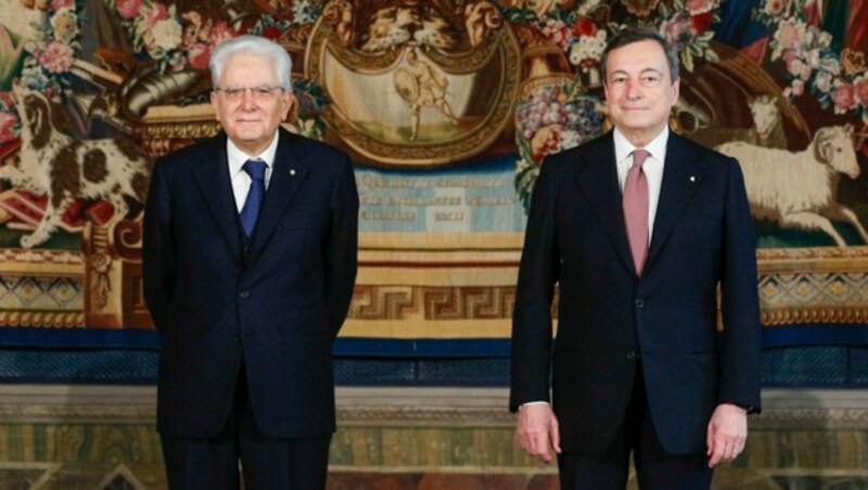 Italiens Präsident Sergio Mattarella und der neue Premier Mario Draghi (Bild: AP)