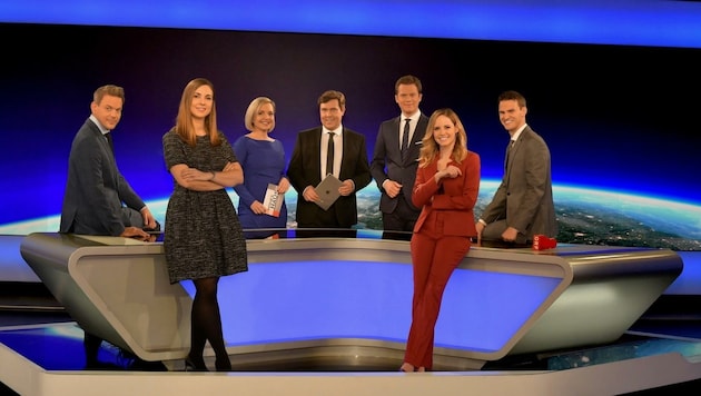 Die neue, junge Garde im Team von Matthias Schrom (Mitte, das Bild wurde vor Corona gemacht) mit Martin Thür, Simone Stribl, Rebekka Salzer, Tobias Pötzelsberger, Margit Laufer und Matthias Westhoff (v.l.). (Bild: ORF)