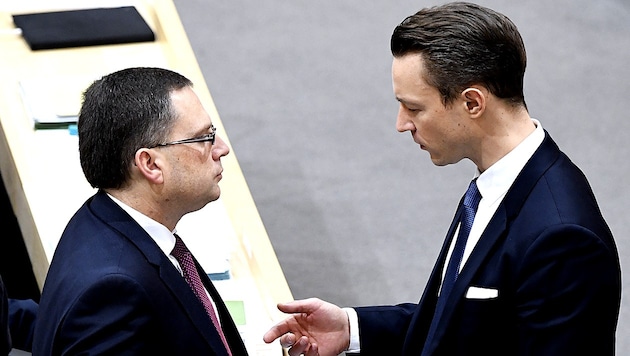 ÖVP-Klubobmann August Wöginger mit Finanzminister Gernot Blümel (Archivbild) (Bild: APA/Robert Jäger)