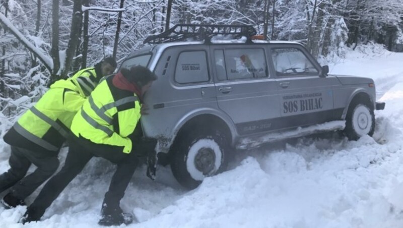 Das Team hatte in Bosnien mit Schneemassen zu kämpfen. (Bild: Pascal Violo)