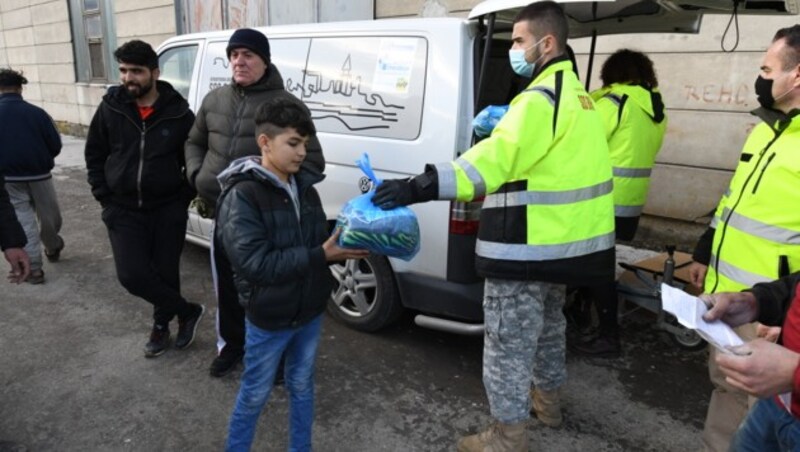 Mit Spendengeldern wurden unter anderem frische Lebensmittel gekauft. (Bild: Pascal Violo)