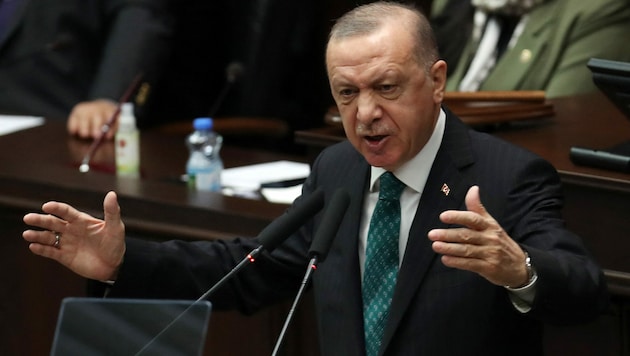 Präsident Recep Tayyip Erdogan wirft auch dem neuen US-Präsidenten Joe Biden vor, dass sein Land mit militanten Kurden zusammenarbeitet. Das Verhältnis war auch Donald Trump ziemlich zerrüttet. (Bild: APA/AFP/Adem ALTAN)