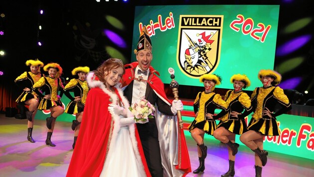 Die Garde mit Masken und ein Corona-Prinzenpaar: Villach 2021 (Bild: Rojsek-Wiedergut Uta)