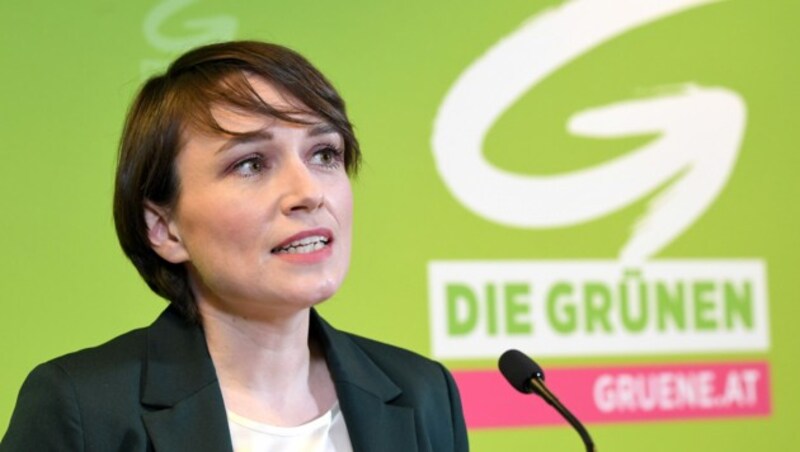 Die Klubchefin der Grünen, Sigrid Maurer (Bild: APA/ROLAND SCHLAGER)