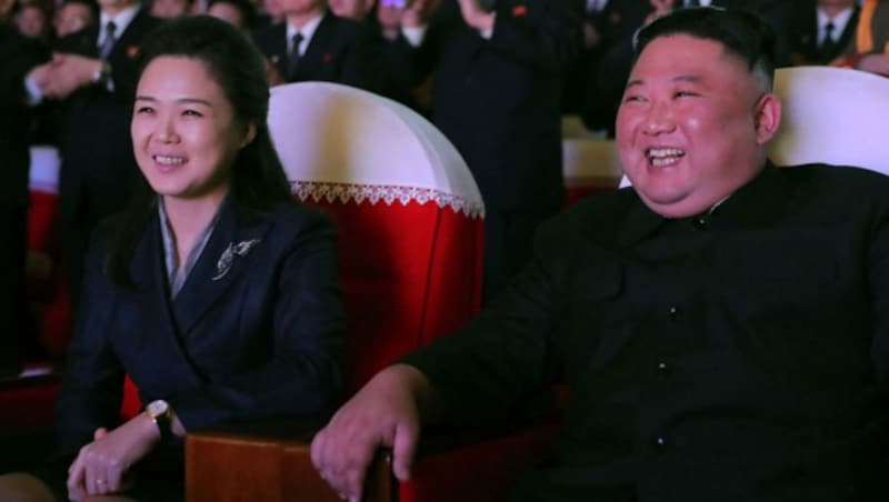 Kim Jong Un war mit seiner Frau Ri Sol ju bei einem Konzert zu Ehren seines verstorbenen Vaters. (Bild: AFP)