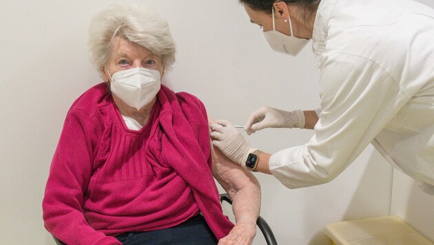 Bis Ende Februar sind die Impfungen in Alten- und Pflegeheimen abgeschlossen (Bild: Haijes Jack)