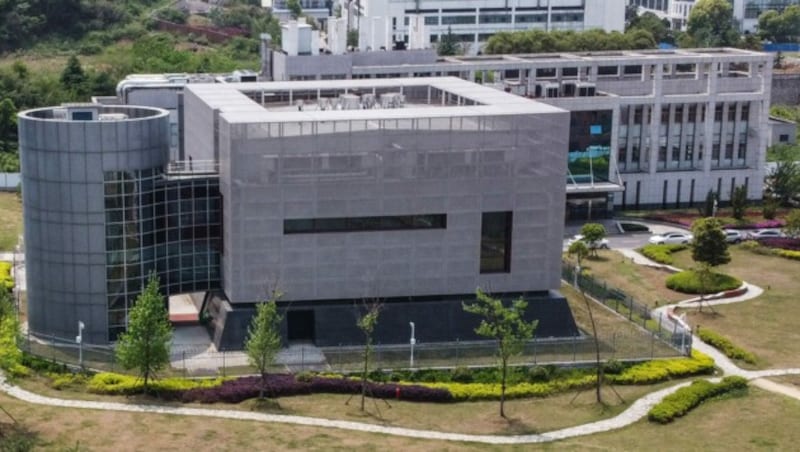 Das Institut für Virologie in Wuhan. Hier könnte laut dem deutschen Physiker Roland Wiesendanger der Ursprungsort von SARS-CoV-2 sein. (Bild: AFP)