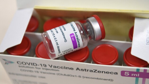 Nach dem Tauziehen um Liefermengen und -fristen zwischen EU und AstraZeneca wollen sich nur wenige den Vektorimpfstoff spritzen lassen. (Bild: AFP)