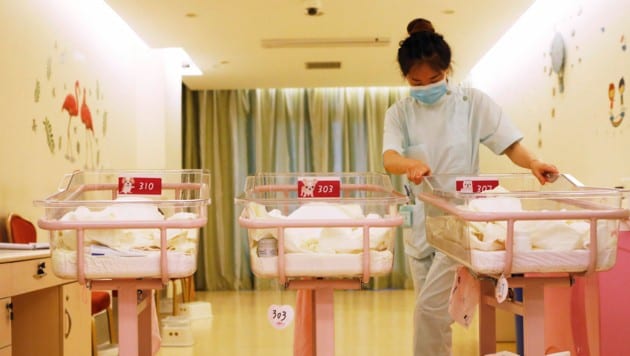 China macht die europäische Erfahrung. Im wachsenden Wohlstand gibt es weniger Babys. (Bild: AFP )