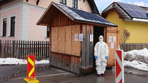 In Krieglach wird in einer Punschhütte getestet (Bild: Mag. pharm. Röschel)