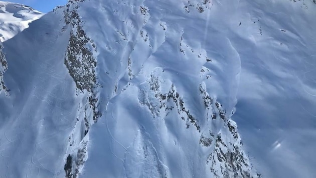Der Lawinenabgang in den Tuxer Alpen endete glimpflich (Bild: Flugpolizei)