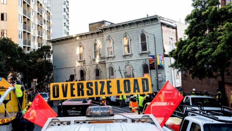 Ein solcher Anblick bietet sich selbst in der Millionenmetropole San Francisco nicht alle Tage ... (Bild: AP Photo/Noah Berger)