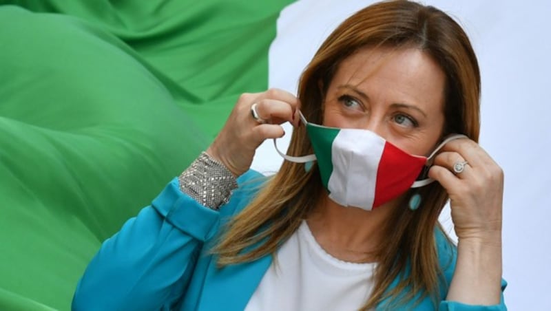 Meloni wirbt als neue Galionsfigur der italienischen Rechten aktiv um die Corona-Skeptiker und Impfgegner. (Bild: AFP)