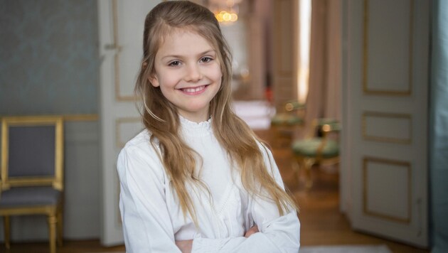 Prinzessin Estelle strahlt zu ihrem 9. Geburtstag stolz in die Kamera. (Bild: Kate Gabor, The Royal Court of Sweden)