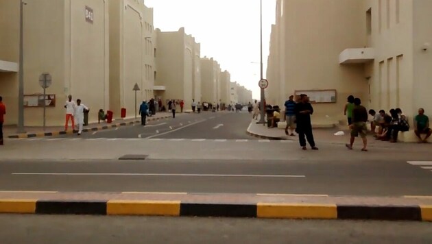 An ihrem mittlerweile verpflichtend freien Tag bevölkern die Gastarbeiter die Straßen von Doha. (Bild: commons.wikimedia.at/Tanweer Alam)