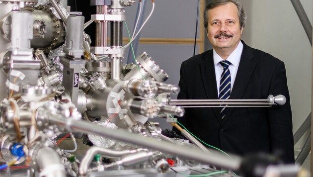Trotz heftiger Kritik bleibt der Hamburger Physiker Roland Wiesendanger bei seiner Ansicht, dass SARS-CoV-2 seinen Ursprung in einem Labor in Wuhan haben dürfte. (Bild: UHH/Sebastian Engels)