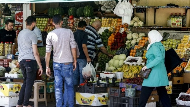Die Preise auf den Lebensmittelmärkten in Syrien sind in astronomische Höhen gestiegen. (Bild: AFP)