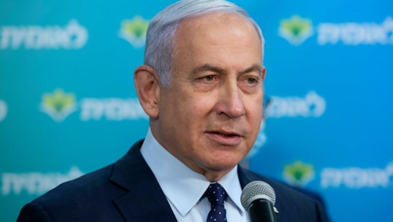 Regierungschef Benjamin Netanyahu fordert die israelische Bevölkerung in regelmäßigen Abständen zum Impfen auf. (Bild: AP)