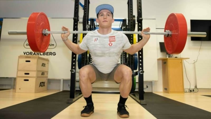 Der Andelsbucher Thomas Dorner präsentiert sich nur beim Kraftraining im Olympiazentrum Vorarlberg stark - auch im Parallel-Riesentorlauf macht der 23-Jährige gute Figur. (Bild: Maurice Shourot)