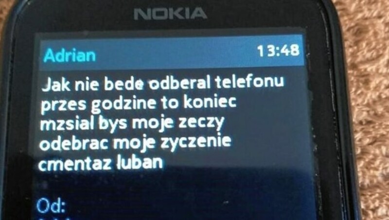 Eine der letzten Nachrichten des Deutschen. In polnischer Sprache schrieb er am 25. September 2017 um 13.48 Uhr an seinen Vater: „Wenn ich in einer Stunde nicht mehr mein Telefon abhebe, bin ich gestorben.“ (Bild: zVg)