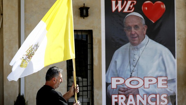 Eine kleine christliche Minderheit verehrt den Papst auch im Irak. (Bild: AP/Photo/Hadi Mizban)