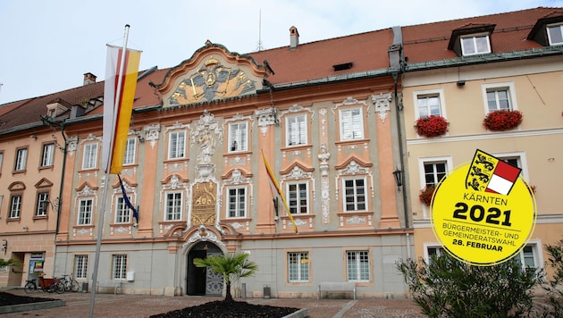 Aus dem St. Veiter Rathaus berichtet „Krone“-Redakteurin Christina Kogler. (Bild: Evelyn HronekKamerawerk)